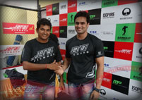 Celebrity & Fan Pose