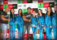 Celebrity & Fan Pose