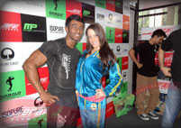 Celebrity & Fan Pose