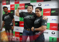 Celebrity & Fan Pose