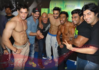 Celebrity & Fan Pose