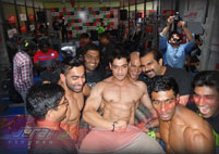 Celebrity & Fan Pose
