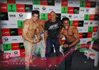 Celebrity & Fan Pose