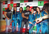 Celebrity & Fan Pose