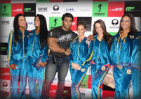 Celebrity & Fan Pose